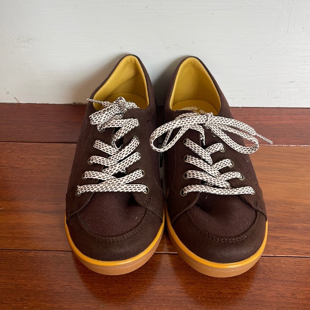 Livie and Luca boys sneakers size 1